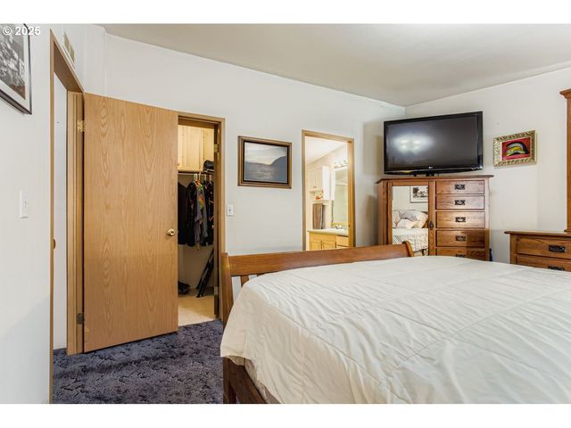 20248 HIGHWAY 213, Oregon City, OR 97045