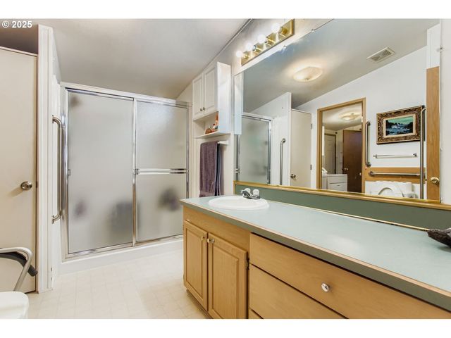 20248 HIGHWAY 213, Oregon City, OR 97045