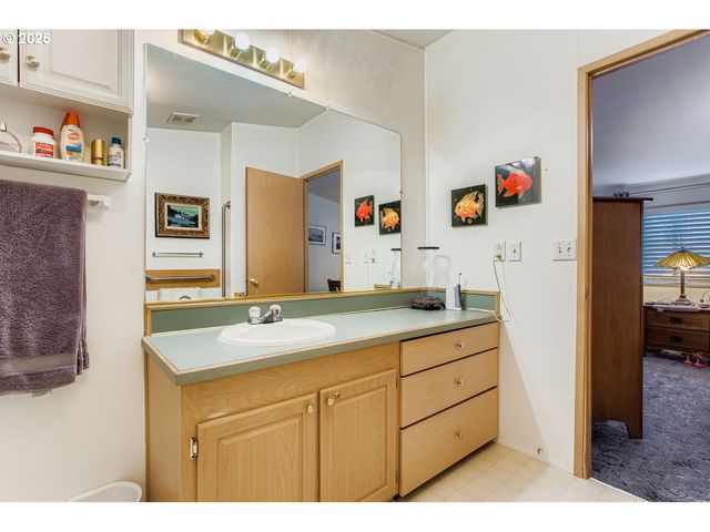 20248 HIGHWAY 213, Oregon City, OR 97045