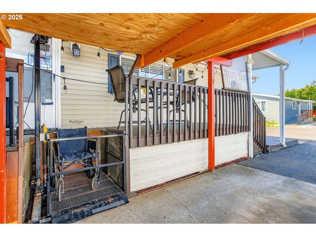 20248 HIGHWAY 213, Oregon City, OR 97045