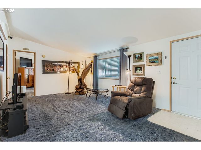 20248 HIGHWAY 213, Oregon City, OR 97045