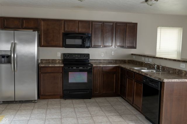 2122 Cedarmill Drive, Franklin, IN 46131