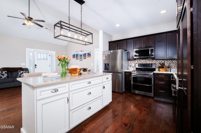 2899 Alden Glenn Court, Sevierville, TN 37876