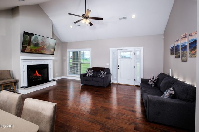 2899 Alden Glenn Court, Sevierville, TN 37876