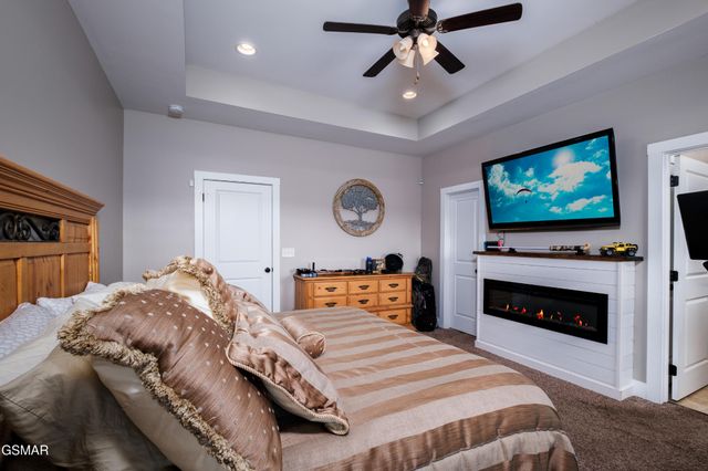 2899 Alden Glenn Court, Sevierville, TN 37876