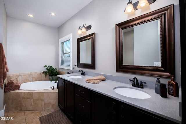 2899 Alden Glenn Court, Sevierville, TN 37876