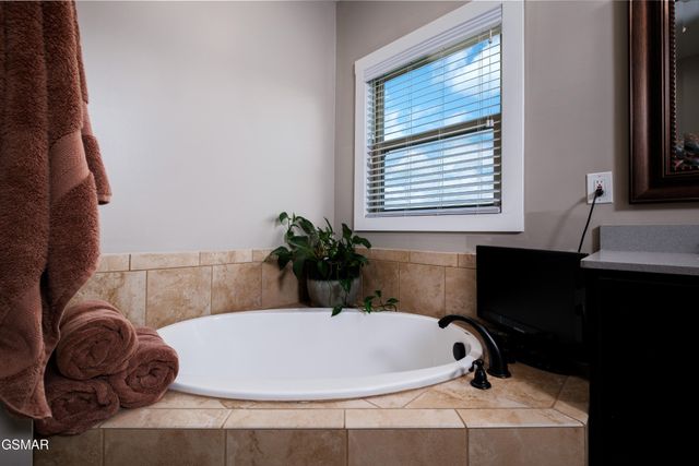 2899 Alden Glenn Court, Sevierville, TN 37876