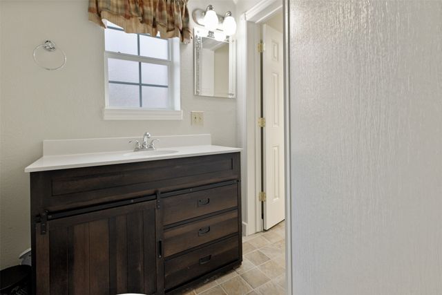 106 White Oak Drive, Mabank, TX 75156