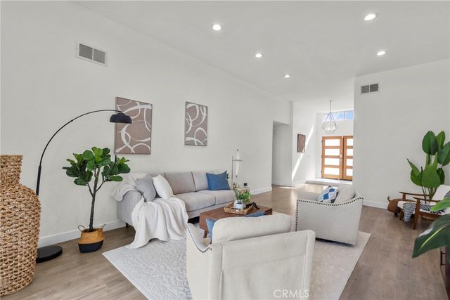 9549 Gladbeck, Northridge, CA 91324