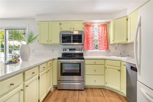 20 Samson Lane, Middletown, RI 02842