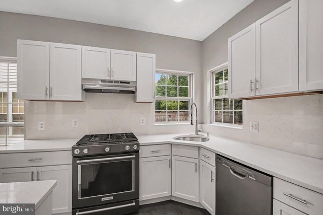 9335 COUGAR CT, Manassas Park, VA 20111
