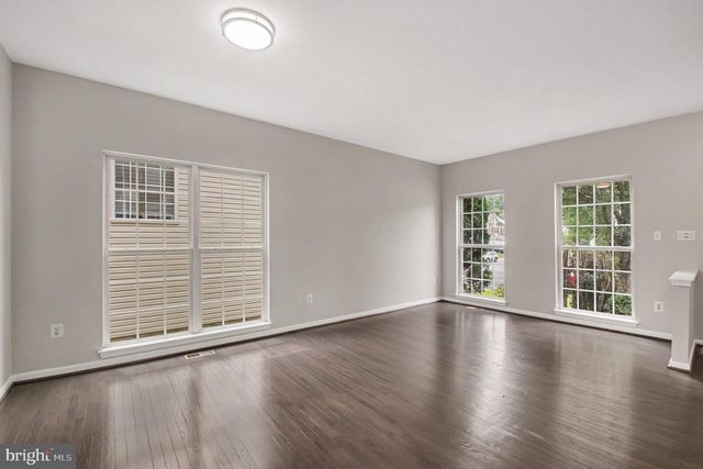 9335 COUGAR CT, Manassas Park, VA 20111