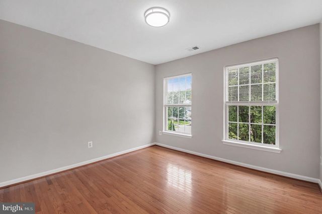 9335 COUGAR CT, Manassas Park, VA 20111