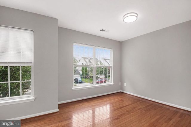 9335 COUGAR CT, Manassas Park, VA 20111