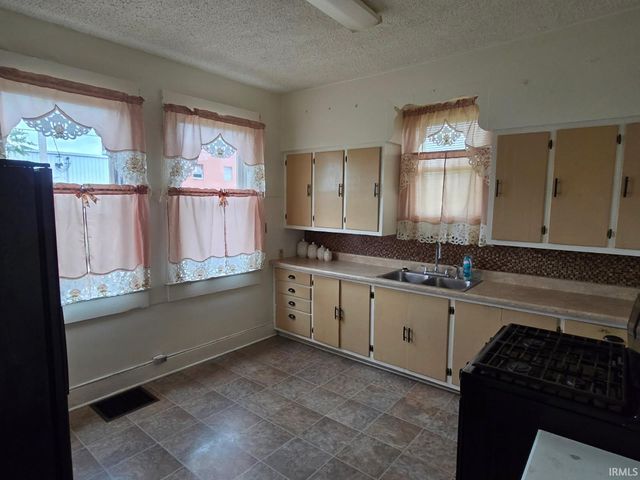1008 S Adams Street, Marion, IN 46953