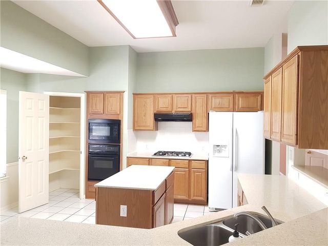 11104 Savin Hill LN, Austin, TX 78739