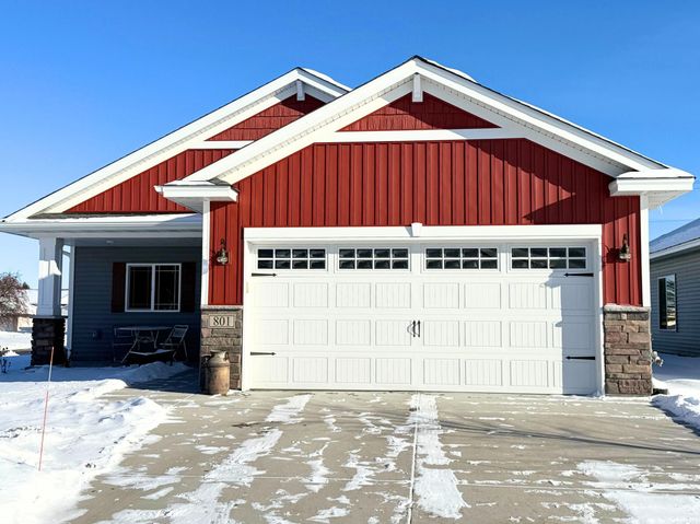 801 Golden Way NW, Isanti, MN 55040