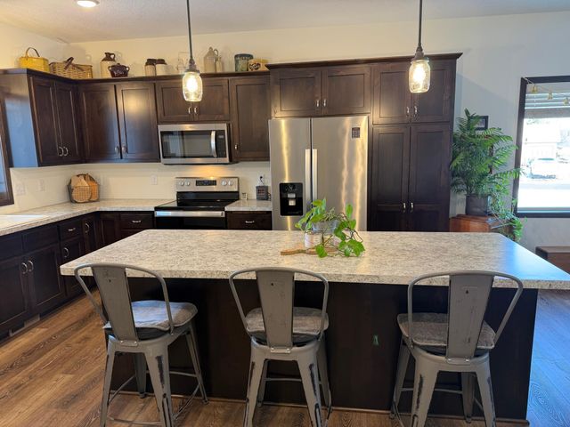 801 Golden Way NW, Isanti, MN 55040