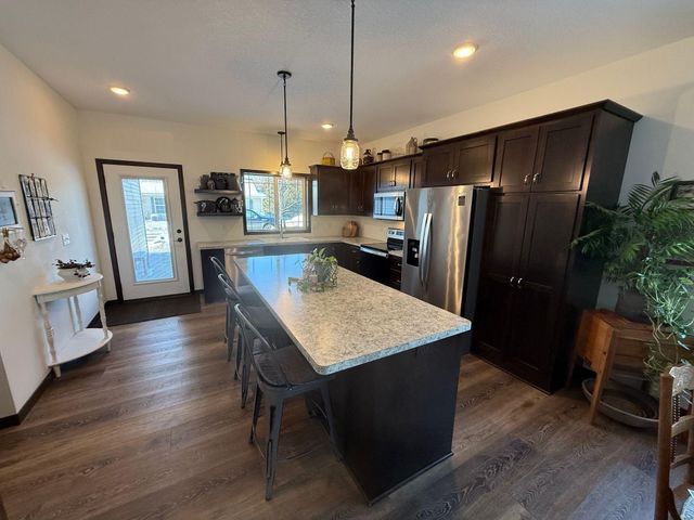 801 Golden Way NW, Isanti, MN 55040