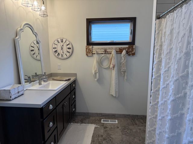 801 Golden Way NW, Isanti, MN 55040