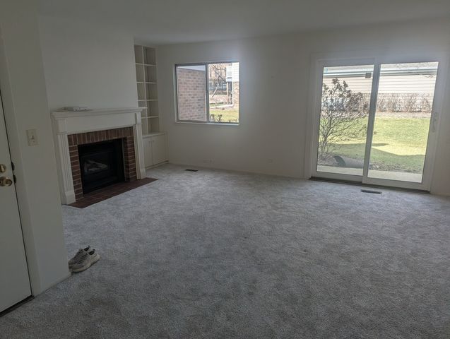 600 Eastview Court X1, Schaumburg, IL 60193