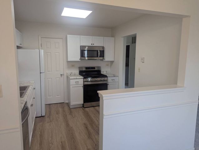 600 Eastview Court X1, Schaumburg, IL 60193