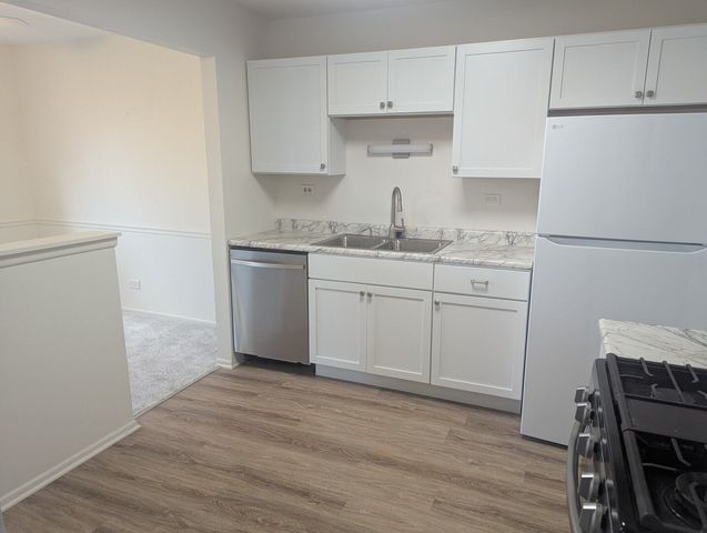 600 Eastview Court X1, Schaumburg, IL 60193