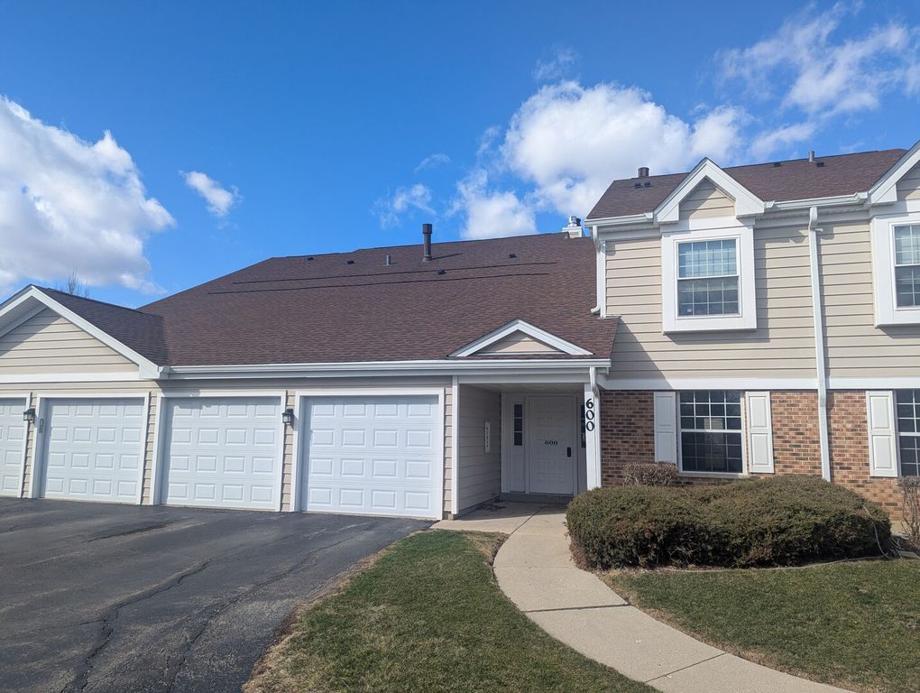 600 Eastview Court X1, Schaumburg, IL 60193