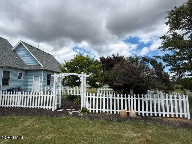 10128 E Kramer Road, Bowling Green, OH 43402