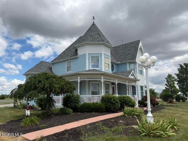 10128 E Kramer Road, Bowling Green, OH 43402