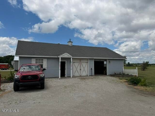 10128 E Kramer Road, Bowling Green, OH 43402