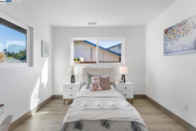 77 Baylor Ln, Pleasant Hill, CA 94523