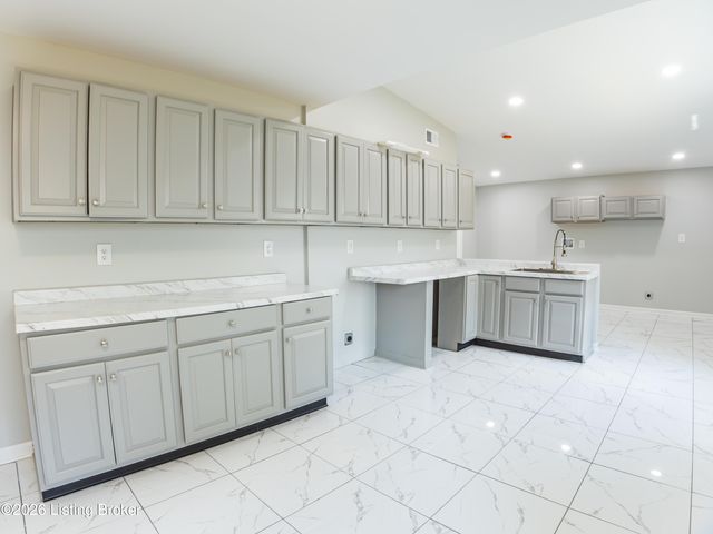 2527 Montgomery St, Louisville, KY 40212