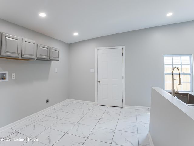 2527 Montgomery St, Louisville, KY 40212