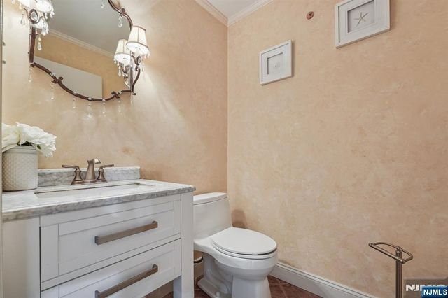 44 Lynn, Englewood Cliffs, NJ 07632