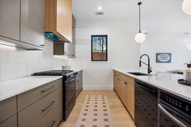 4416 S 1st ST 3, Austin, TX 78745