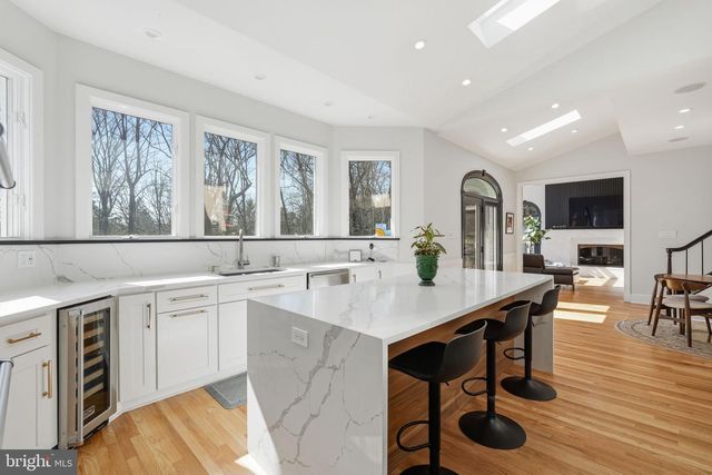 310 SPRINGVALE RD, Great Falls, VA 22066