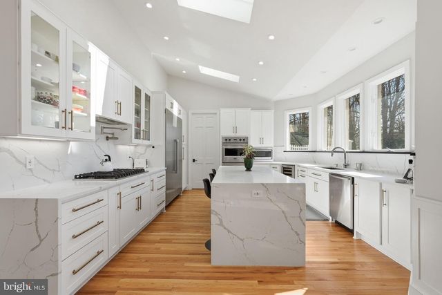 310 SPRINGVALE RD, Great Falls, VA 22066