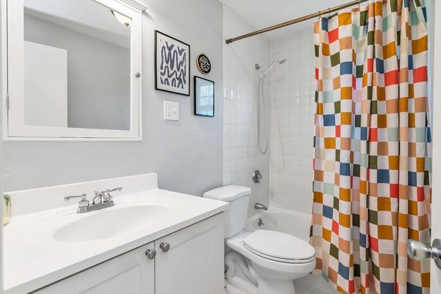 23 Edgelawn Ave 6, North Andover, MA 01845