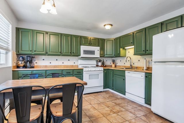 23 Edgelawn Ave 6, North Andover, MA 01845