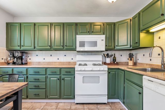 23 Edgelawn Ave 6, North Andover, MA 01845