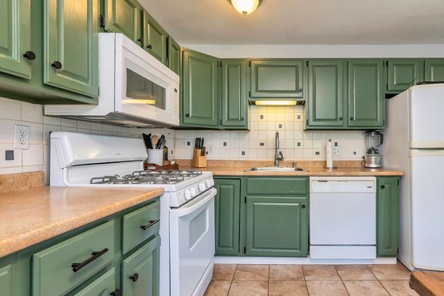 23 Edgelawn Ave 6, North Andover, MA 01845