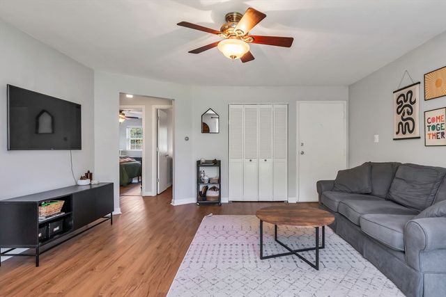 23 Edgelawn Ave 6, North Andover, MA 01845