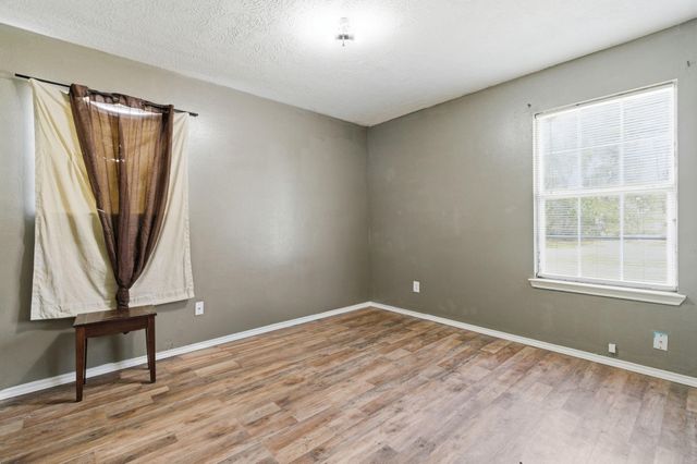 17001 Valley Lane, Conroe, TX 77306