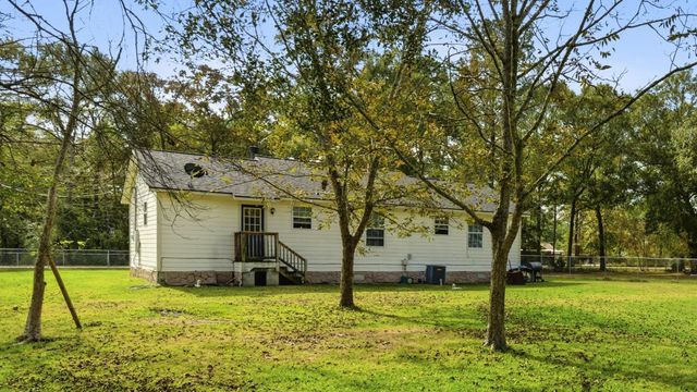 17001 Valley Lane, Conroe, TX 77306