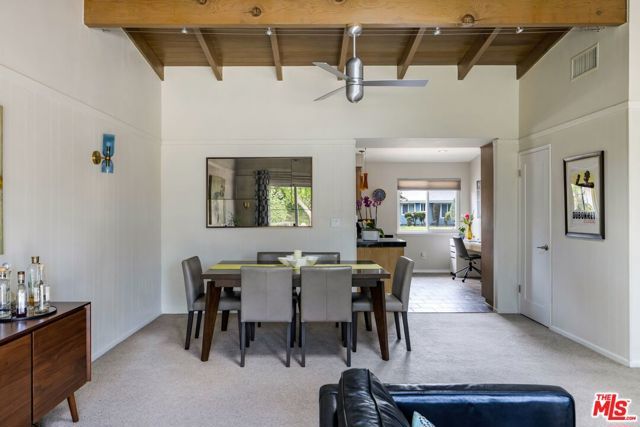 4910 Abbeyville Avenue, Woodland Hills (los Angeles), CA 91364