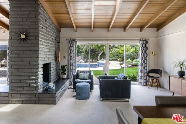 4910 Abbeyville Avenue, Woodland Hills (los Angeles), CA 91364