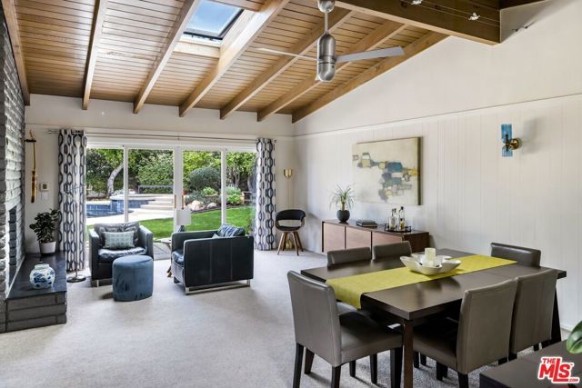 4910 Abbeyville Avenue, Woodland Hills (los Angeles), CA 91364