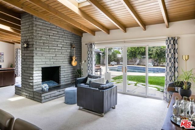 4910 Abbeyville Avenue, Woodland Hills (los Angeles), CA 91364