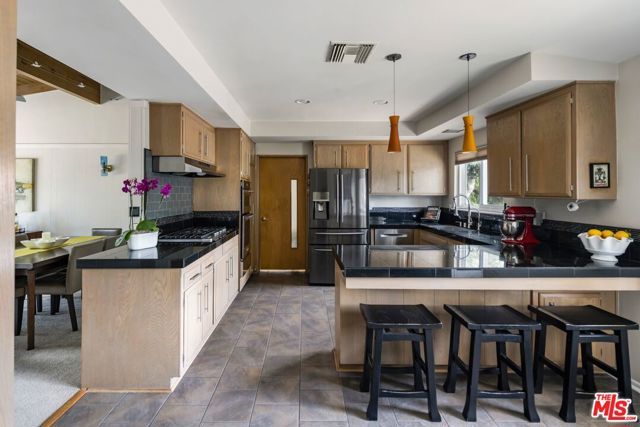 4910 Abbeyville Avenue, Woodland Hills (los Angeles), CA 91364